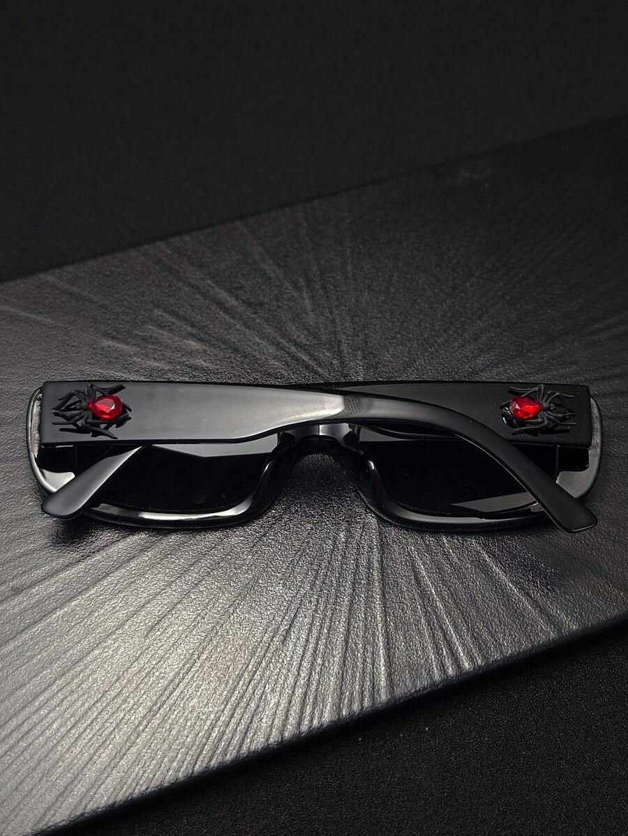 1pc Spider Gem Red Shaped Hip Hop Rock Vintage Small Square Sunglasses, Fashionable Eyewear For Men And Women, Y2K Leopard Print, Rimless Tinted, Vintage Classic, Retro, Luxury, Travel, Sun Protection, Decorative Eyewear - 黑框/全灰(黑紅蜘蛛) - 查看 1