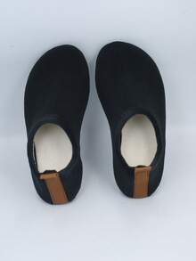 الأحذية المنزلية الناعمة النهائية - مقاس واسع للجنسين، أشرطة قابلة للتعديل، خفيفة الوزن، مريحة مع نعل مطاطي مانع للانزلاق، أحذية جوارب مثالية للراحة الداخلية/الخارجية