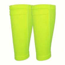 قطعتان من أكمام الجوارب الواقية للساق من الدرجة الاحترافية لتحسين تدريب كرة القدم الخاص بك. مصممة للاستخدام في كرة القدم الخارجية، وتتميز بقماش شبكي قابل للتنفس يعمل على امتصاص العرق بفعالية، مما يبقي ساقيك جافتين ومريحتين أثناء المباريات والجلسات التدريبية الشديدة. التصميم المحكم يضمن بقاء الواقيات للساق في مكانها بأمان، مما يوفر حماية موثوقة ضد الصدمات.