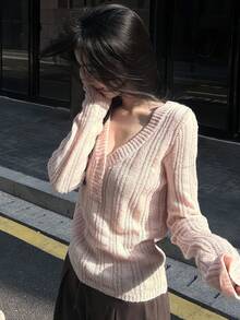 女式钩针镂空长袖修身V领毛衣上衣，初秋休闲风格