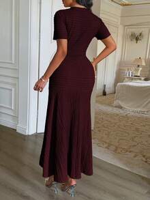 Unadoll 女士春季圆领短袖仿口袋纽扣装饰面料优雅衬衫，适合约会、外出、生日、派对、旅行、情人节等夏季场合。 - 酒紅色 - 查看 3