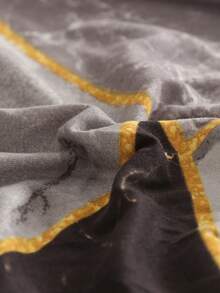 1件简约优雅金色大理石纹沙发床罩带裙边，轻奢风格，防滑耐用，可拆洗家居用品