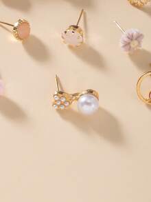 Set de 30 piezas de pendientes de botón con diseños minimalistas y elegantes de margaritas, corazones, rhinestones y lazos, un regalo ideal para uso diario para mujeres