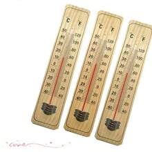 Termômetro de madeira, ideal para pendurar em ambientes internos e externos. Mede com precisão a temperatura em cômodos, salas de estar, estufas, jardins, armazéns e áreas de criação de animais. Com estrutura de madeira portátil e resistente, é capaz de medir temperaturas durante todo o ano, nas quatro estações.