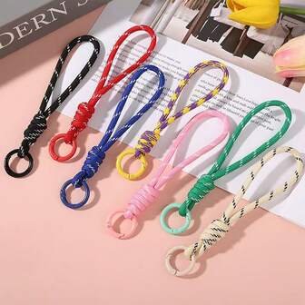 1个男女通用焦糖色编织钥匙扣，带多功能绳吊坠，适合户外活动、汽车装饰、包包装饰、学习用品，可爱哥特风，可用于包袋、收纳袋和2K包包配件，支持识别功能，可挂在鞋带上，也可用于汽车装饰和包包装饰。