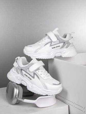 1 par de nuevos zapatos deportivos cómodos y versátiles para niños - Malla transpirable, decoración con letras, zapatillas blancas planas con soporte, adecuadas para todas las estaciones, uso diario, escuela, senderismo al aire libre, zapatos de moda para niños y niñas