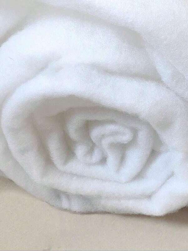 1 szt. świąteczny koc śnieżny – miękka, gruba, puszysta dekoracja świąteczna i zimowa, wykonana z wysoce elastycznego PP, puchowa, przędzona, prana, poliester, płaska, sztuczny świąteczny śnieg, opakowanie o wysokim współczynniku odbicia, dostępna w wielu rozmiarach, pokrywa dużą powierzchnię, nadaje się do dekoracji świątecznych, ekspozycji wiejskiej, pod choinkę – gruba, miękka, puszysta, biała, sztuczna okrywa śnieżna do świątecznej i zimowej ekspozycji, wypełnienie DIY, PP, prana, dekoracja śnieżna do wnętrz