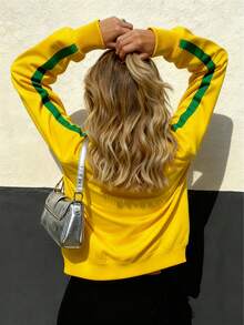 Moletom Gola Alta Oversized com Estampa Gráfica Colorblock, Inspirado no Streetwear, Outono/Inverno