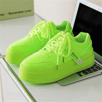 大码时尚男鞋2025新款休闲纯色透气舒适软底运动鞋韩版复古拼色四季