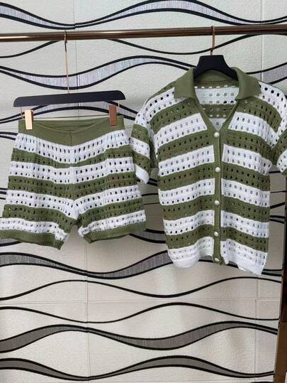 conjunto  Listrado    Malhado  Botões na frente    Conjunto Feminino  Férias  Praia    Praia / Verão