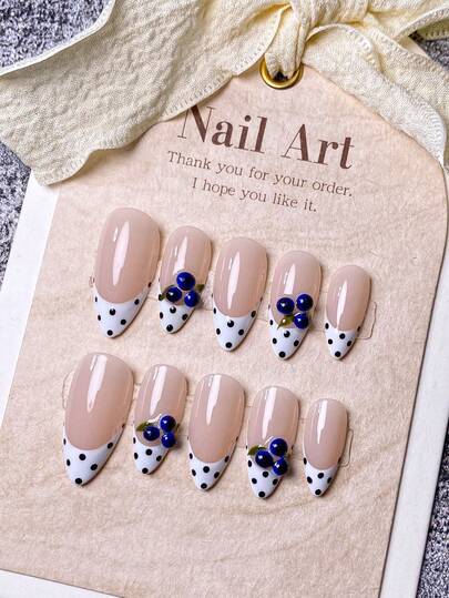 10片手工压制美甲贴纸，短杏仁形美甲，法式美甲贴纸，白色美甲，蓝色美甲，波点美甲，可爱美甲，手工雕刻3D蓝莓装饰，包含美甲工具，适合秋季短指甲的女性和女孩