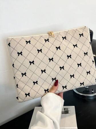1pc Student Laptop Bag, 11"/13"/15" Laptop Sleeve, White Bow Print Casual Unisex Protective Cover, Notebook Bag, File Bag, Laptop Case, Laptop Carrying Bag, 11 13 15 Inch Desktop Protective Sleeve, Compatible With Macbook, HP, ASUS, Suitable For Girls, Teenage Girls & Boys, College Students, Tablet Handbag, 9-15 Inch, Compatible With IPad Air 4 5 Pro, Compatible With IPad Protective Case, Shock-Resistant Sleeve