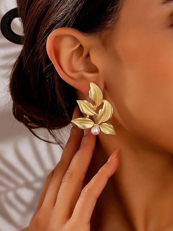 1 par de pendientes de estilo bohemio minimalista de moda, con decoración de hoja de arce en capas de aleación y perlas falsas, adecuados para uso diario, vacaciones, eventos sociales y fiestas de las mujeres, ideal como regalo para días festivos