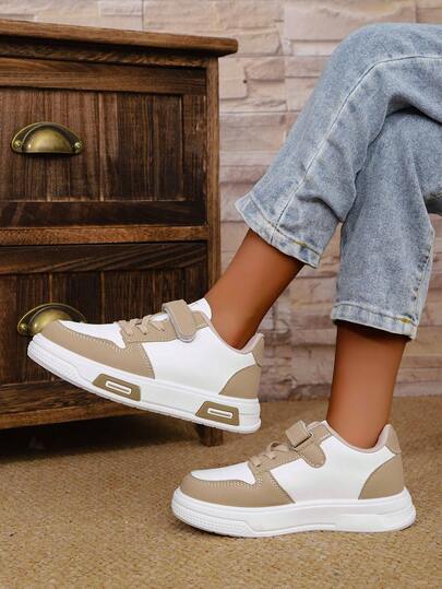 زوج من أحذية الأطفال الخريفية الجديدة ذات القاع الناعم والأنيقة والمتعددة الاستخدامات للارتداء اليومي والخارجي للبنات الصغيرات