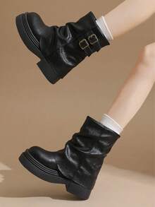 2025年春秋新款英伦风女靴复古中筒靴厚底黑色短靴