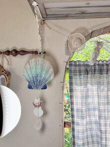 1 pieza Carillón de viento hecho a mano con concha de perla, diseño oceánico degradado azul, tres niveles con sonido nítido para decoración de dormitorio/decoración de habitación - Decoraciones de fiesta de cumpleaños con temática de sirena submarina, decoración de boda y eventos, accesorios de aula y oficina, decoración de dormitorio, decoración de habitación, decoración de vuelta a la escuela, adornos colgantes decorativos de verano para la decoración del hogar