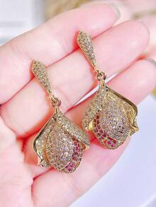 SEQUITO 2 piezas Decoración de oreja de dama de temperamento chapada en oro con micro pavé de cubitos de circonita AAA nuevos pendientes largos de gota con flor de rosa para fiesta de graduación y joyería