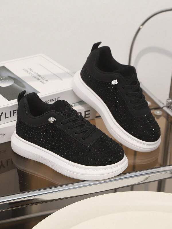 زوج من أحذية رياضية جديدة للأطفال في فصل الخريف، أحذية رياضية للبنات ذات قاع ناعم وأنيقة متعددة الاستخدامات للخارج مانعة للانزلاق وسهلة الارتداء، مناسبة للأطفال الصغار والكبار، أحذية رياضية مزينة بالراين لارتداء يومي