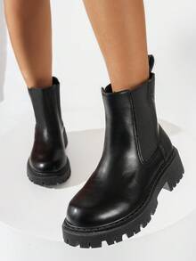 Botas de tobillo estilo británico para mujer, nuevas para otoño/invierno, suela gruesa y ligera, botas cortas clásicas de moda en color negro, botas para damas