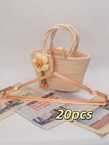 120 قطعة شماعات معدنية مانعة للانزلاق، شماعات سلكية قوية مع أخاديد مانعة للانزلاق، مناسبة لتنظيم خزانة غرفة النوم، ديكور العطلات، ديكور الغرفة، ديكور المنزل، ترتيب غرفة النوم، الديكور الداخلي وغيرها من السيناريوهات. لها وظائف التخزين والتنظيم، تتميز بأسلوب بسيط، مناسبة للاستخدام في الربيع، ويمكن أيضًا تعليق قمصان الصيف. خيار مثالي لهدايا عيد الميلاد.