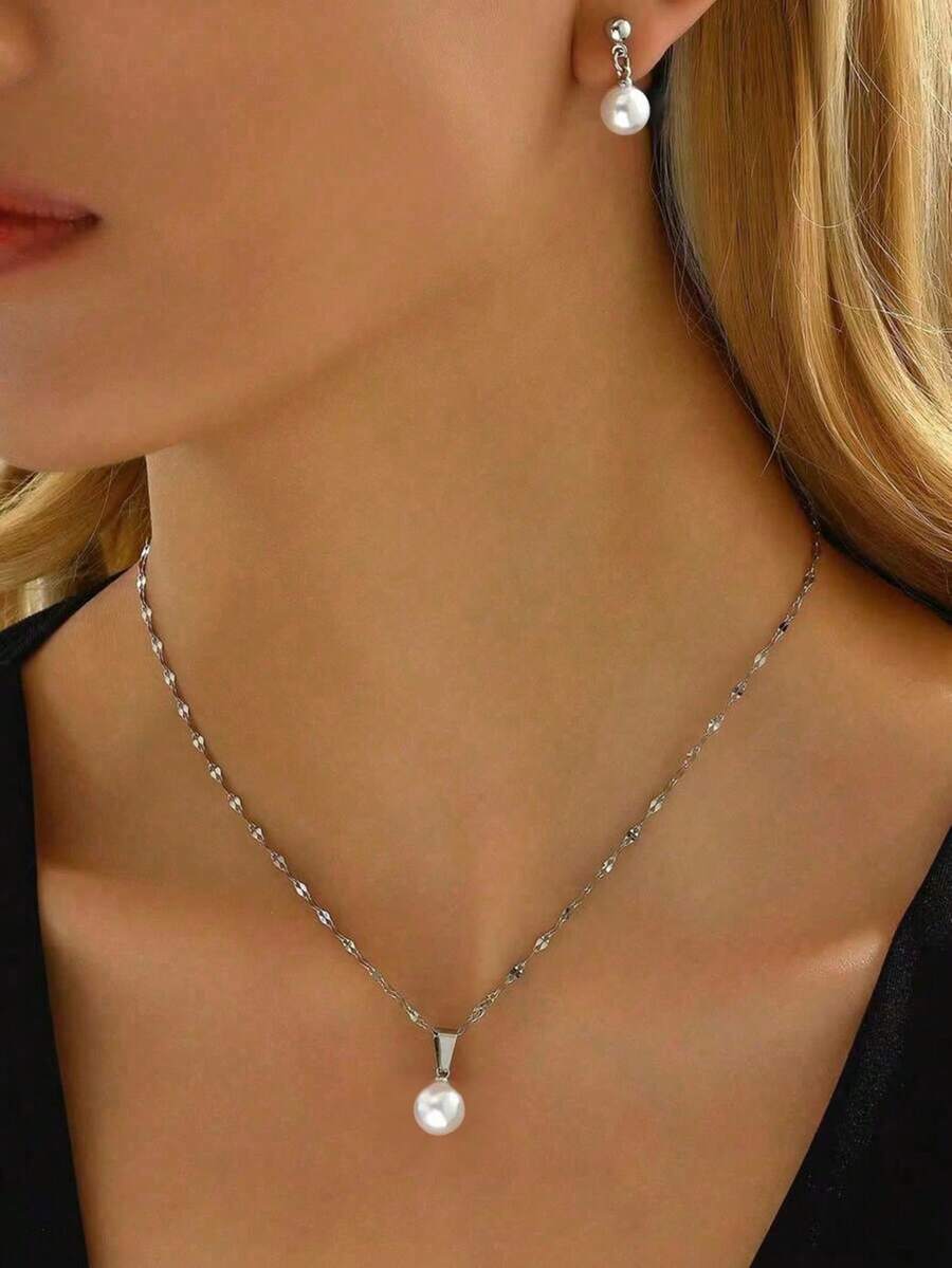 1 Set Elegant And Timeless Stainless Steel Women's Jewelry Set. This Jewelry Set Has A Classic And Luxurious Style, Available In Gold And Silver Colors. The Necklace Features A Delicate Chain And A Round Bead Pendant, While The Earrings Have Round Beads Suspended On A Gold-Tone Component With Secure Earring Backs. Suitable For Daily Wear To Add A Refined Touch. Ideal For Weddings, Anniversaries, And All Seasons.