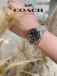 Coach Kent Series Men's Quartz Watch, Silver Tone Case Red Bezel Silver Stainless Steel Band Black Dial - 銀色 - 查看 12