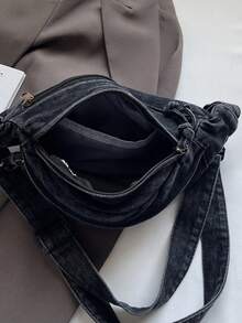 女士时尚水洗牛仔斜挎胸包，简约基本款大容量邮差包，休闲运动便携多口袋腰包 - 黑色 - 查看 6