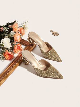 Dam nya unika glittrande bekväma moderiktiga guldfärgade asymmetriska högklackade sandaler, lämpliga för alla hjärtans dag, Halloween, jul, examenssäsong, dejter, shopping, pendling, fester, banketter