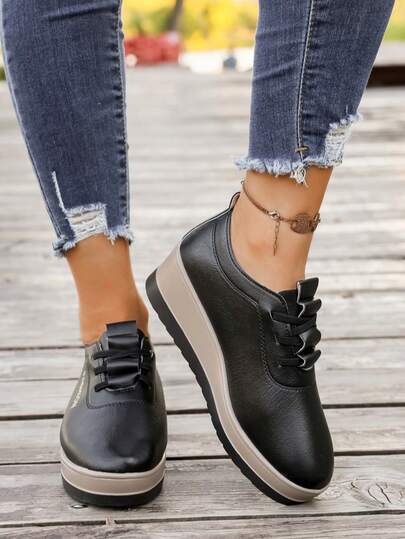 1 Paar elegante Damen Schuhe mit dicker Sohle, bequeme schwarze Schnür-Lacklederschuhe mit Plateau-Keilabsatz, geeignet für den täglichen Gebrauch, Reisen, Pendeln, Halloween, Valentinstag