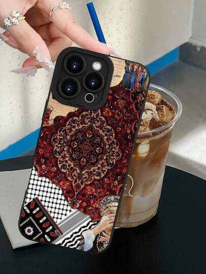 1 pezzo Custodia per telefono personalizzata con motivo tappeto tradizionale saudita in patchwork rosso e nero, alla moda e versatile, adatta come regalo per fidanzata, migliore amica, moglie, coppia, zia, capo, sorella, compagno di classe, insegnante, regalo di compleanno o festivo, custodia morbida protettiva opaca compatibile con 13/17/16/15/14/13/12/11/Pro/ProMax/X/XR/XS/XSMAX/7/8/PLUS e modelli