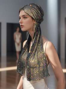 1顶65厘米镶钻女式鸭舌帽，适合夜店佩戴