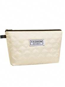 Le nouveau sac cosmétique à motif damier en forme de diamant présente un niveau élevé d'apparence. C'est un sac cosmétique portable et portatif pour le rangement et un petit sac carré pour le lavage.