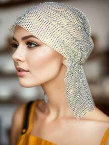 1顶65厘米镶钻女式鸭舌帽，适合夜店佩戴