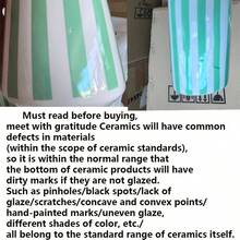 Vaso de cerâmica simples, vaso listrado em preto e branco. Vaso para flores.