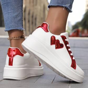 Trendiga hjärtformade plattformsskateboardskor för casual sporter med grova sneakers