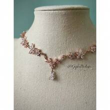 Elegant Ethereal White Floral Rose Gold Choker Necklace, Regal Bridal Whimsical Cottagecore Wedding Choker, Fantasy Fairycore Jewelry Set