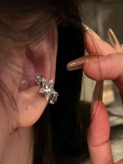 Elegant Minimalist Star Design Clip-On Earrings, Inlaid Synthetic Zirconia Stone, Suitable For Everyday And Party Wear, Copper Alloy Clip Earrings For Women, Non-Piercing Fashion Jewelry, Suitable For Thanksgiving, All Seasons