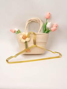 120 قطعة شماعات معدنية مانعة للانزلاق، شماعات سلكية قوية مع أخاديد مانعة للانزلاق، مناسبة لتنظيم خزانة غرفة النوم، ديكور العطلات، ديكور الغرفة، ديكور المنزل، ترتيب غرفة النوم، الديكور الداخلي وغيرها من السيناريوهات. لها وظائف التخزين والتنظيم، تتميز بأسلوب بسيط، مناسبة للاستخدام في الربيع، ويمكن أيضًا تعليق قمصان الصيف. خيار مثالي لهدايا عيد الميلاد.