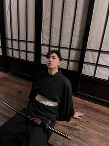男性の日本の浴衣-伝統的な和服のガウン、ベルト付き、しわ防止、アイロンフリー、ゆったりとしたフィット、正式/非公式の場、文化儀式、写真撮影に適している-身長168-180センチ（5'6'-5'10'）-本格的な日本の服装、写真撮影服装、優雅なデザイン、耐久性のある構造、ベルトを含む、祝日の参加者に適している、サイズガイドをよく見てください - ブラック - チェックする 7