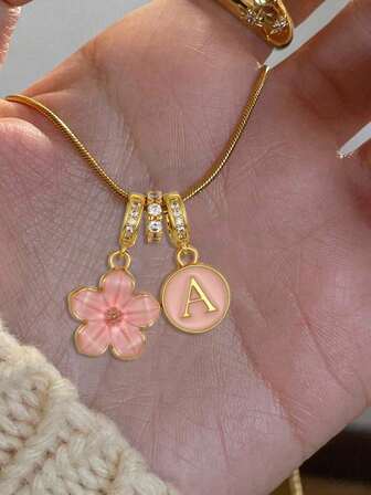 1Pc Exquisite Fashion Cute Pink Lucky Five-Leaf Flower A-Z 26 English Initials Pendant Stainless Steel Gold Necklace For Women & Girls Daily Wear, Birthday Gift