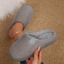 Pantufas de veludo cotelê femininas, calçados internos com forro quente para o inverno, minimalistas e confortáveis, chinelos para casais usarem em ambientes internos/externos - Cinza - Ver 2