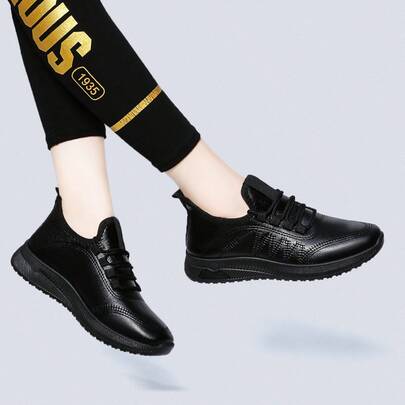Nuevo modelo de otoño de zapatos deportivos de suela blanda, zapatos de trabajo negro, cómodos y ligeros, ideales para que las madres los usen en la cocina o en el trabajo. Zapatos impermeables y antideslizantes para mujeres.
