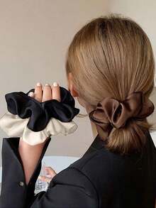 5个/1个装 女士16厘米/6.3英寸特大号丝滑缎面发圈，黑色、白色、红色、棕色、卡其色可选，时尚百搭，优雅简约纯色发绳，适合日常休闲、通勤、度假、扎马尾、盘发、洗漱、化妆、搭配服装等场合，是理想的发圈和头饰。