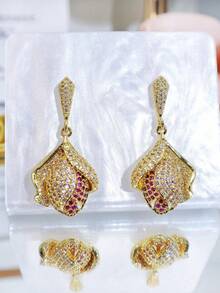 SEQUITO 2 piezas Decoración de oreja de dama de temperamento chapada en oro con micro pavé de cubitos de circonita AAA nuevos pendientes largos de gota con flor de rosa para fiesta de graduación y joyería
