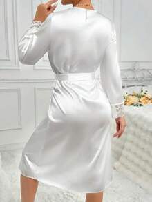 Women's Satin Robe - Sexy Lace Trim V-Neck Robe, Adjustable Waist Tie, Loose Fit, Suitable For All Seasons, Machine Washable, Loungewear, Sexy Sleepwear, Lace Details - White - View 4