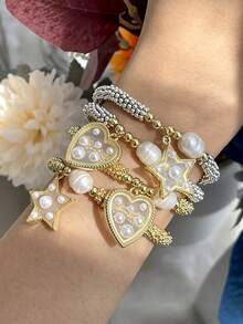 1件创意时尚个性化设计优雅轻盈奢华铜镶嵌锆石不对称水滴心形串珠养殖珍珠手链，适合女性、姐妹、情侣、毕业礼物，也是情人节、日常聚会、节日、圣诞节的理想之选。