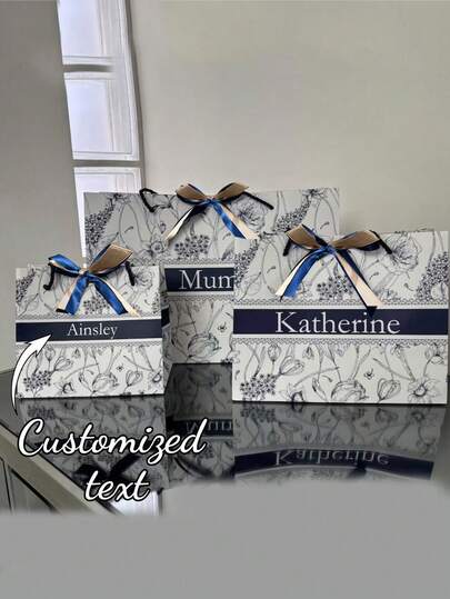 1 حقيبة هدايا مخصصة باللون الأزرق الكحلي والأبيض بطبعة زهرية، حقيبة تسوق بطراز زهري قديم، حقيبة هدايا تذكارية للعطلات، حقيبة هدايا لحفلات العروس وحفلات الخطوبة، متعددة الاستخدامات، ديكورية، قابلة لإعادة الاستخدام، أنيقة وعصرية، عالية الجودة، ملونة، تصميم حديث بسيط، قابلة للتخصيص والتصميم الشخصي