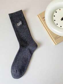 1/3/5/6/10 Pairs Men's Crew Socks Mid-Calf Socks Sports Men's Mid-Tube Socks Men's Solid Color Deodorant Wicks Men's Socks Basketball Sport Black And White Stockings