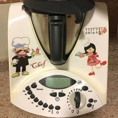 APCym Vinilo Adhesivo Alta Calidad para Máquina Cocinar Thermomix TM31 DISEÑO CHEFF Pegatinas decorativas compatibles con robot de cocina Thermomix TM31, diseño de accesorios de cocina, resistente al agua, autoadhesiva