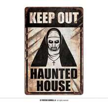 Fiestas Guirca Cartel de advertencia de terror para decoración de fiestas temáticas de Halloween, señal de precaución 'Mantén fuera de casa embrujada' con imagen de monja aterradora, ideal para decorar eventos de terror y fiestas infantiles de miedo - Envío GRATIS ✅ Entrega 24/48h a España (península) - Multicolor - Ver 4